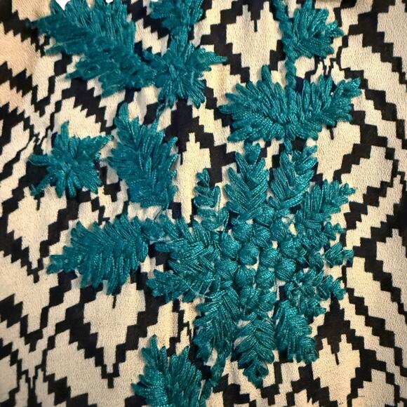 THML Anthropologie Black, Cream and Teal embroidered Tank Top Size Medium - Picture 5 of 8